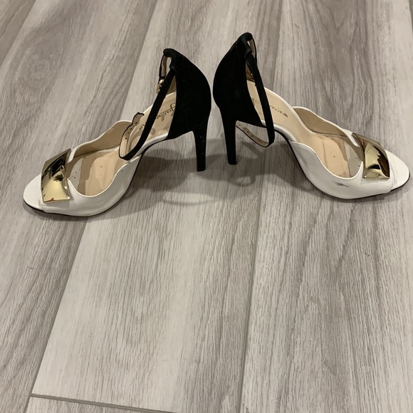 VERY cute black white and gold heels - Picture 2 of 4